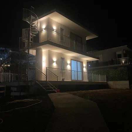 Acrita Rooftop * 赞布隆内