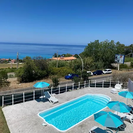 Acrita Rooftop * ザンブローネ