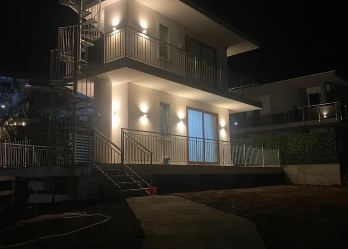 Acrita Rooftop * 赞布隆内